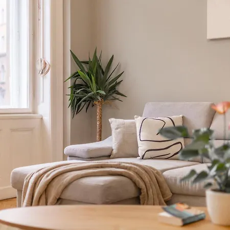 Charming & Cozy By Prestige Homes Apartment *