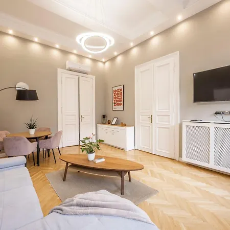 Charming & Cozy By Prestige Homes *